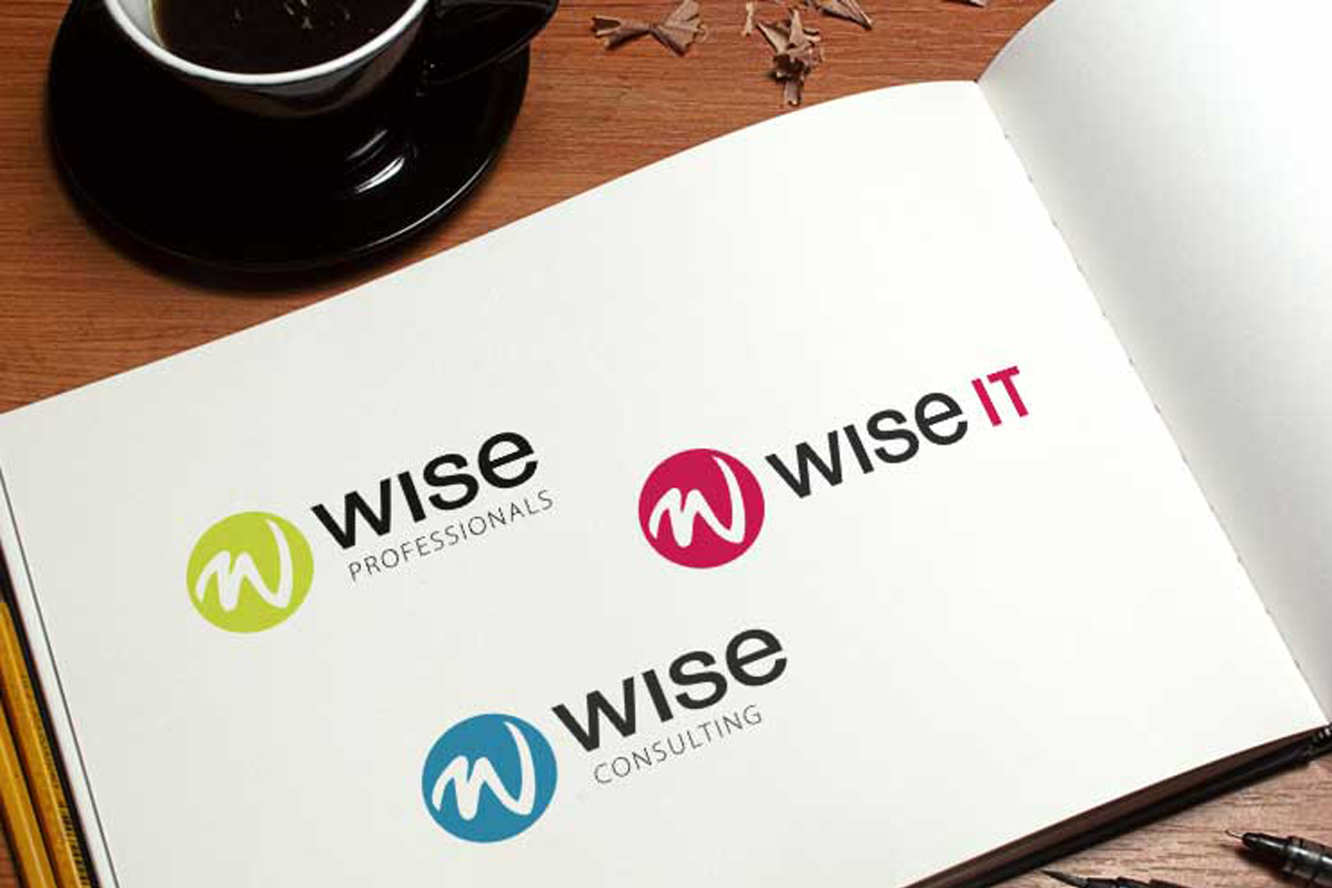 En uppslagen bok med Wise loggor